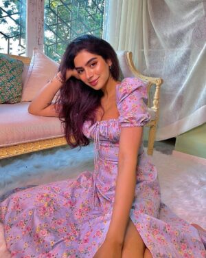 Khushi Kapoor Instagram - 👑Princess of........my bedroom😴