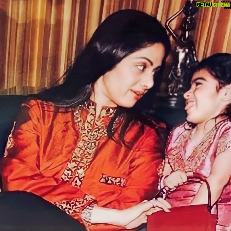 Khushi Kapoor Instagram - Happy Mother’s Day to the best🤍