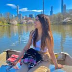 Khushi Kapoor Instagram - 🚣🏻☀️