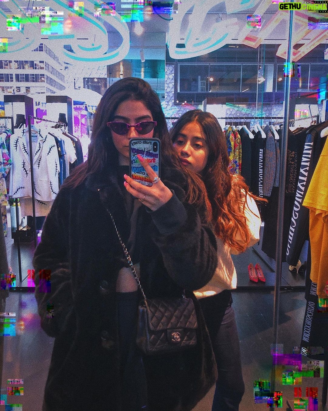 Khushi Kapoor Instagram - Miss u a little maybe