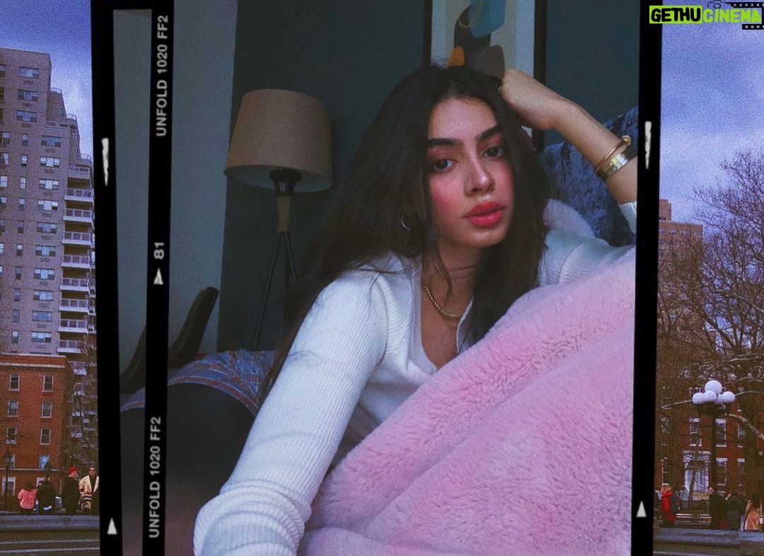 Khushi Kapoor Instagram - Tired and hungry
