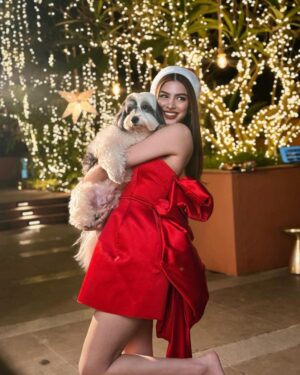Khushi Kapoor Instagram - All I want for Christmas is cuddles🤍🐶🎄