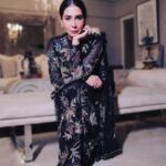 Kim Sharma Instagram - Hi #monday . What’s in store ?