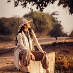 Kinjal Rajpriya Instagram - ઠેકાણે ઠેકાણે ફરતા રામ ન દીઠ્યાં ઠેકાણા ગામ 🤠 #AGypsyWagon #VintageSoul #VardosVibe Clicked by @gaurang.anand assisted by @dhvl_vnl @contentcrestmedia