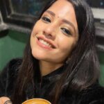 Kinjal Rajpriya Instagram - Weekend Vibes 💚 In the memory of my College Days: I remember watching the film #AnjaanaAnjaani almost everyday with my roommate back in hostel, saying every dialogue with its scenes ! Yes, I had liked this film then, but I couldn’t ever process the reason behind watching it so much all the time ! Throwback to my ‘#Kiara phase’ though my #Blush 🚘 remained forever constant! 😃