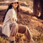 Kinjal Rajpriya Instagram - ઠેકાણે ઠેકાણે ફરતા રામ ન દીઠ્યાં ઠેકાણા ગામ 🤠 #AGypsyWagon #VintageSoul #VardosVibe Clicked by @gaurang.anand assisted by @dhvl_vnl @contentcrestmedia