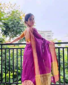 Kinjal Rajpriya Instagram - જે દેખાય તને મુજમાં એતો તારી છબી છે ને જે જોવું હું તુજમાં એ મારું સ્મિત 💜