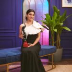 Konkona Sen Sharma Instagram – A very late post but needed to share this for posterity! Thank you so much @filmfare for a fabulous night for -#luststories2 🖤🖤🖤
Swipe to see some special moments and acceptance speech! And here’s the whole team:

@rsvpmovies @ashidua @flyingunicornfilms @netflix_in  @poojatolani.21 
@amrutasubhash @tillotamashome @yadavshrikant @sheetalsudhir @mehrasahil @anandbansal2810 @djangokaza @saggydeee @teebirdfly @damini_styles @dishanoyonika  @akananai @mahak_gupta_ @devbibin @sangeetarawal19 @jaykanojia @castingbay @kochar.chirag @ravishankar_1987 @mishra.sakshi @kodadirajesh @priiyaam @richardviag_artdir
@PappuKaana @thesidharth
@mysurumasaladosa @shalmolee.m
@kintuparantu @sibamaity 
@niddhi_jain #HimanshuSharma @pooja_jpillai @kuttz_ @AmitMaru0312 #WassimMukadam
@ajitabhsingh @some_pretentious_name