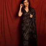 Konkona Sen Sharma Instagram - Getting back to favourites! Styled by @damini_styles Wearing: @raw_mango Jewellery: @amrapalijewels Photographer: @pehelaggarwal Makeup: @taskeen_c Hair: @ritashukla22