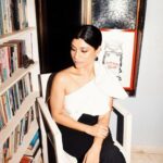 Konkona Sen Sharma Instagram - Getting ready for @filmfare! 🖤🖤 Fairy godmothers: Styled by @damini_styles Wearing: @shivaniawastyofficial @mintandmilkpr Jewellery: @goldenwindow @ascend.rohank @shopriyaaofficial Makeup: @seldon_makeup Hair: @nimishashah210 Photographer: @pehelaggarwal