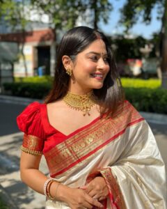Krishna Mukherjee Instagram - Shubho Bijoya priti o Shubheccha 🙏🏻🥰 Happy Dussehra to everyone 🫶🏻#duggadugga