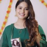 Krishna Mukherjee Instagram - With Durga Pujo here✨, I amped up my look with a hair makeover all by myself💁🏻! and when my friends and family saw my look their reactions were crazy🤯....check it out! Ps:- Special thanks to Garnier’s Virtual Try-On Tool for helping me find the perfect shade for myself✅ Hair colour courtesy: @garnierindia Shade: 5.32 Caramel Brown #collab #ColorfulReactions #GetReadyWithGarnier