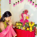Krishna Mukherjee Instagram - Ganpati Bappa Morya🙏🏻🪬 Wearing- @ambraee_ 🪷