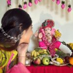 Krishna Mukherjee Instagram - Ganpati Bappa Morya🙏🏻🪬 Wearing- @ambraee_ 🪷