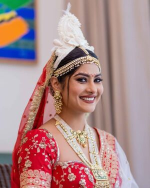 Krishna Mukherjee Instagram - Bachpan se na Mujhe Shaadi karne ka Bada shauk tha by god 🤪
MUA - @sakshigupta_makeup_studio 
Styleby- @stylebysugandhasood 
Jewellery- @madhubanbymanubhai 
Captured by - @israniphotography 
For Making it happen - @diapers_and_lipsticks