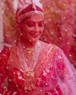 Krishna Mukherjee Instagram - Bachpan se na Mujhe Shaadi karne ka Bada shauk tha by god 🤪
MUA - @sakshigupta_makeup_studio 
Styleby- @stylebysugandhasood 
Jewellery- @madhubanbymanubhai 
Captured by - @israniphotography 
For Making it happen - @diapers_and_lipsticks