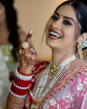 Krishna Mukherjee Instagram - Bachpan se na Mujhe Shaadi karne ka Bada shauk tha by god 🤪
MUA - @sakshigupta_makeup_studio 
Styleby- @stylebysugandhasood 
Jewellery- @madhubanbymanubhai 
Captured by - @israniphotography 
For Making it happen - @diapers_and_lipsticks