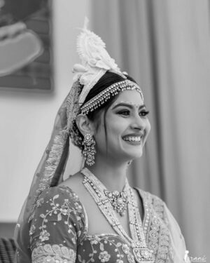 Krishna Mukherjee Instagram - Bachpan se na Mujhe Shaadi karne ka Bada shauk tha by god 🤪
MUA - @sakshigupta_makeup_studio 
Styleby- @stylebysugandhasood 
Jewellery- @madhubanbymanubhai 
Captured by - @israniphotography 
For Making it happen - @diapers_and_lipsticks