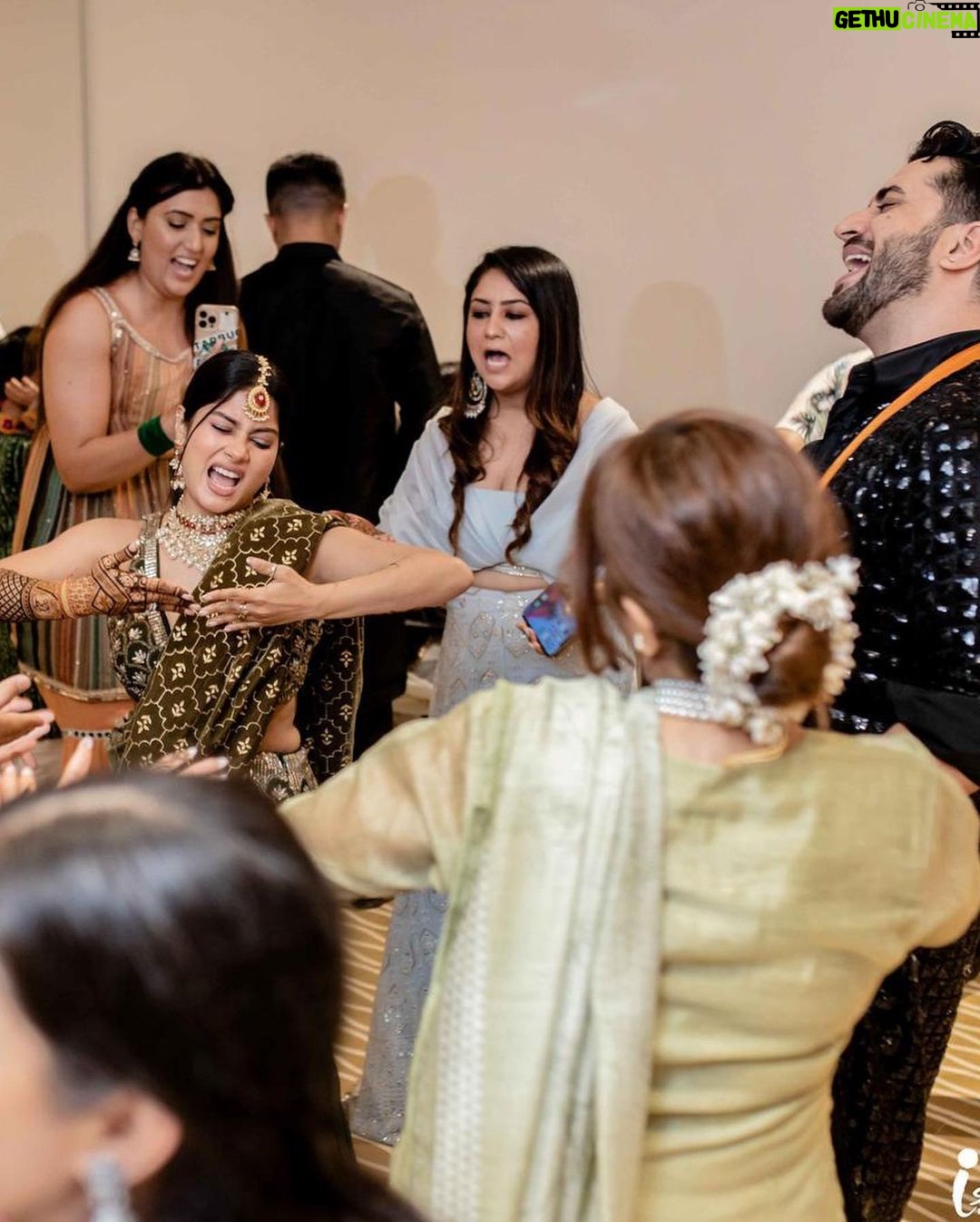 Krishna Mukherjee Instagram - And some more 💚 Friends&Family