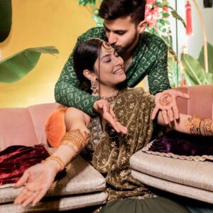 Krishna Mukherjee Instagram - Humari Mehndi 💚

Mehndi- @pinkymehndiart @bhavnamehndiartist 
Captured by- @israniphotography 
Style by- @stylebysugandhasood
Event&decor- @jestbeauevents011