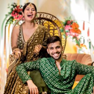 Krishna Mukherjee Instagram - Humari Mehndi 💚

Mehndi- @pinkymehndiart @bhavnamehndiartist 
Captured by- @israniphotography 
Style by- @stylebysugandhasood
Event&decor- @jestbeauevents011