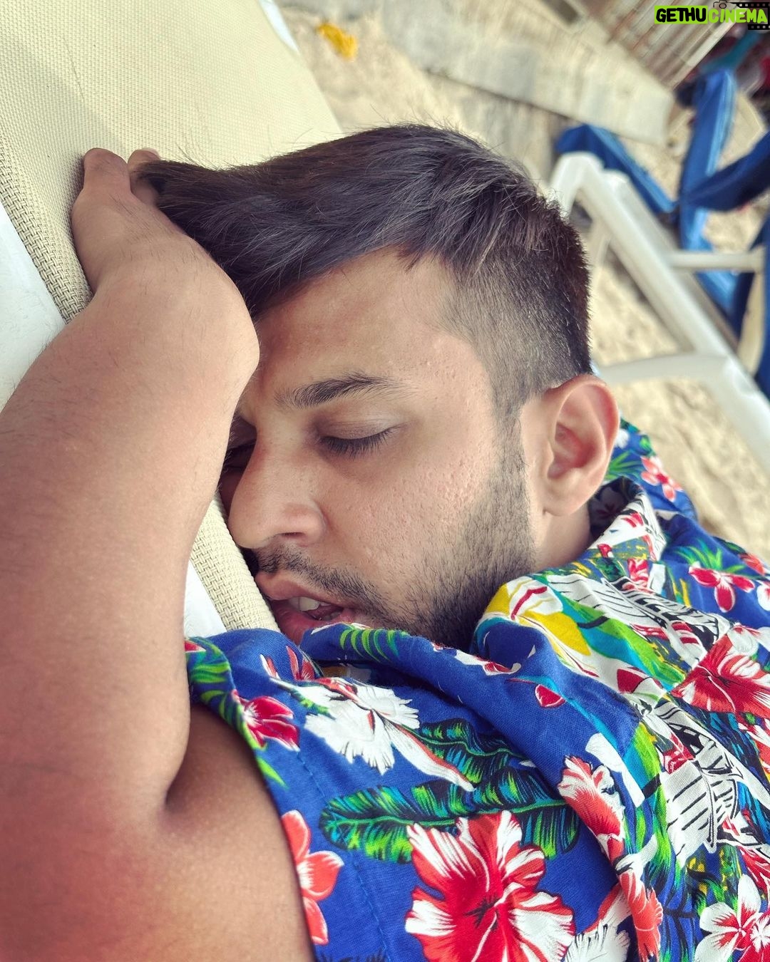 Krishna Mukherjee Instagram - Good times and tan lines 🤪