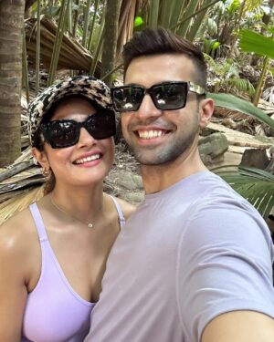 Krishna Mukherjee Instagram - Green or blue, there is no where I would go without you… cause your my apple pie ❤️