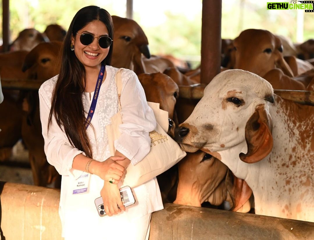 Krishna Mukherjee Instagram - Days of Joy and Happiness ♥️ Had the best time of my life in Aashram in Bengaluru @artofliving Really Grateful for this beautiful experience @srisriravishankar . There is so much to learn but the most easiest thing we keep forgetting in our life is to be “HAPPY” And These 3 days were life changing experience for me. All we have to do is MEDITATE ♥️ There were so many emotions I bottled up inside me but @artofliving helped me to release and let go of all my pain and sorrows. Thank you so much ♥️🙏🏻 Forever Grateful 😃