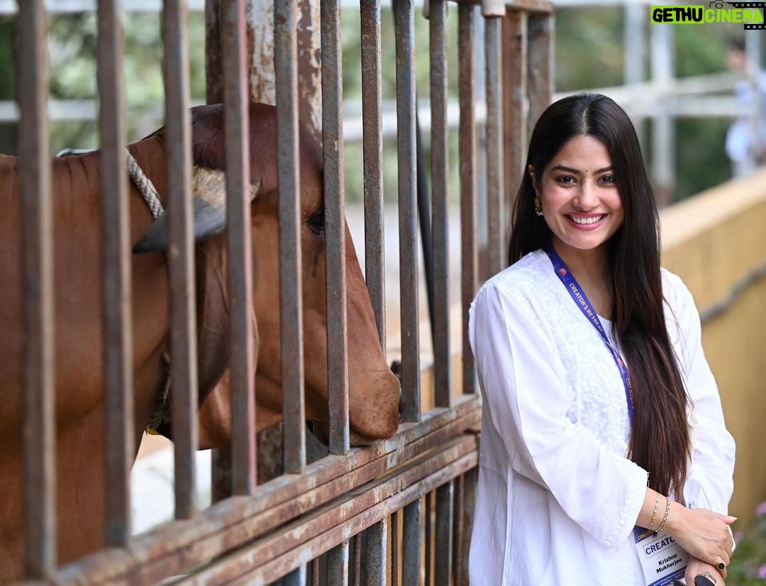 Krishna Mukherjee Instagram - Days of Joy and Happiness ♥️ Had the best time of my life in Aashram in Bengaluru @artofliving Really Grateful for this beautiful experience @srisriravishankar . There is so much to learn but the most easiest thing we keep forgetting in our life is to be “HAPPY” And These 3 days were life changing experience for me. All we have to do is MEDITATE ♥️ There were so many emotions I bottled up inside me but @artofliving helped me to release and let go of all my pain and sorrows. Thank you so much ♥️🙏🏻 Forever Grateful 😃