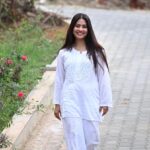 Krishna Mukherjee Instagram – Days of Joy and Happiness ♥️
Had the best time of my life in Aashram in Bengaluru @artofliving 
Really Grateful for this beautiful experience @srisriravishankar . There is so much to learn but the most easiest thing we keep forgetting in our life is to be “HAPPY” And These 3 days were  life changing experience for me. All we have to do is MEDITATE ♥️ There were so many emotions I bottled up inside me but @artofliving helped me to release and let go of all my pain and sorrows. Thank you so much ♥️🙏🏻 Forever Grateful 😃