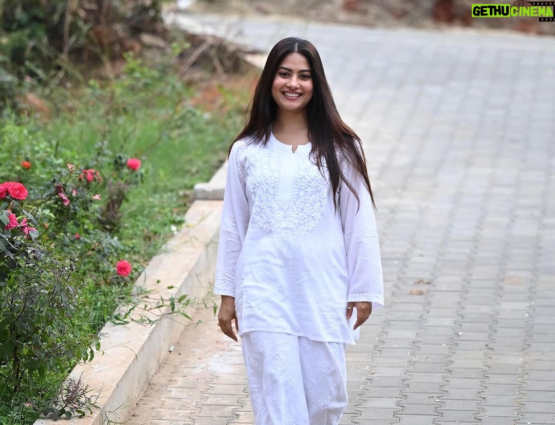 Krishna Mukherjee Instagram - Days of Joy and Happiness ♥️ Had the best time of my life in Aashram in Bengaluru @artofliving Really Grateful for this beautiful experience @srisriravishankar . There is so much to learn but the most easiest thing we keep forgetting in our life is to be “HAPPY” And These 3 days were life changing experience for me. All we have to do is MEDITATE ♥️ There were so many emotions I bottled up inside me but @artofliving helped me to release and let go of all my pain and sorrows. Thank you so much ♥️🙏🏻 Forever Grateful 😃