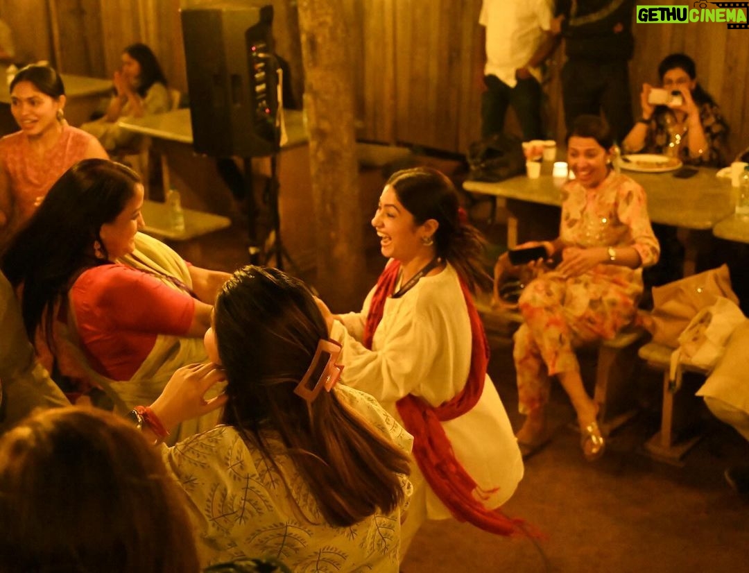 Krishna Mukherjee Instagram - Days of Joy and Happiness ♥️ Had the best time of my life in Aashram in Bengaluru @artofliving Really Grateful for this beautiful experience @srisriravishankar . There is so much to learn but the most easiest thing we keep forgetting in our life is to be “HAPPY” And These 3 days were life changing experience for me. All we have to do is MEDITATE ♥️ There were so many emotions I bottled up inside me but @artofliving helped me to release and let go of all my pain and sorrows. Thank you so much ♥️🙏🏻 Forever Grateful 😃