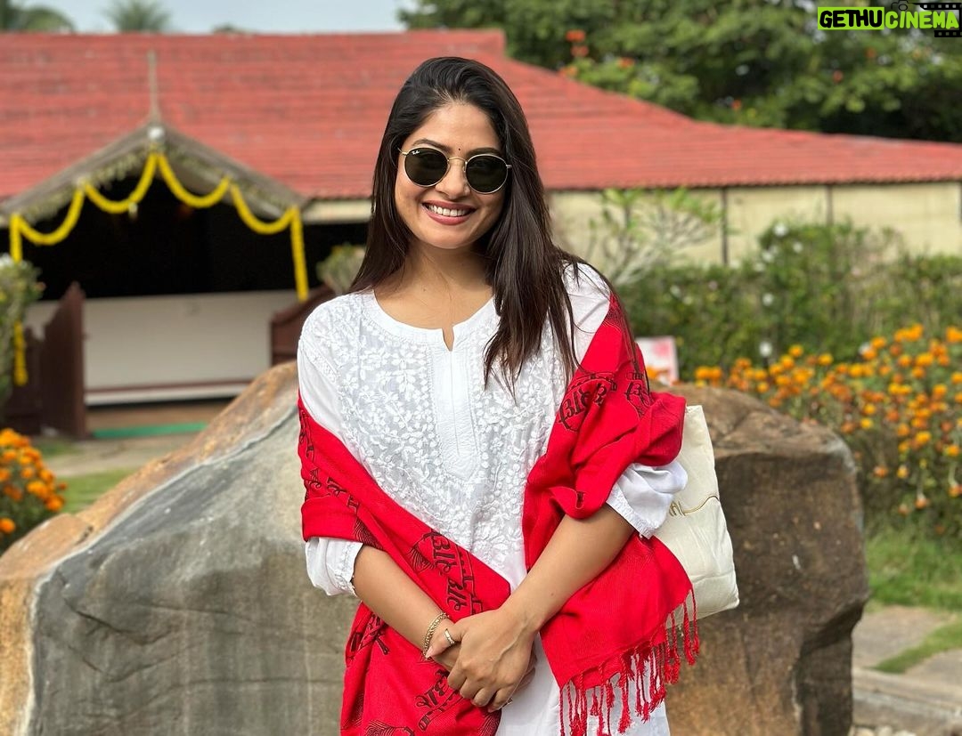 Krishna Mukherjee Instagram - Days of Joy and Happiness ♥️ Had the best time of my life in Aashram in Bengaluru @artofliving Really Grateful for this beautiful experience @srisriravishankar . There is so much to learn but the most easiest thing we keep forgetting in our life is to be “HAPPY” And These 3 days were life changing experience for me. All we have to do is MEDITATE ♥️ There were so many emotions I bottled up inside me but @artofliving helped me to release and let go of all my pain and sorrows. Thank you so much ♥️🙏🏻 Forever Grateful 😃