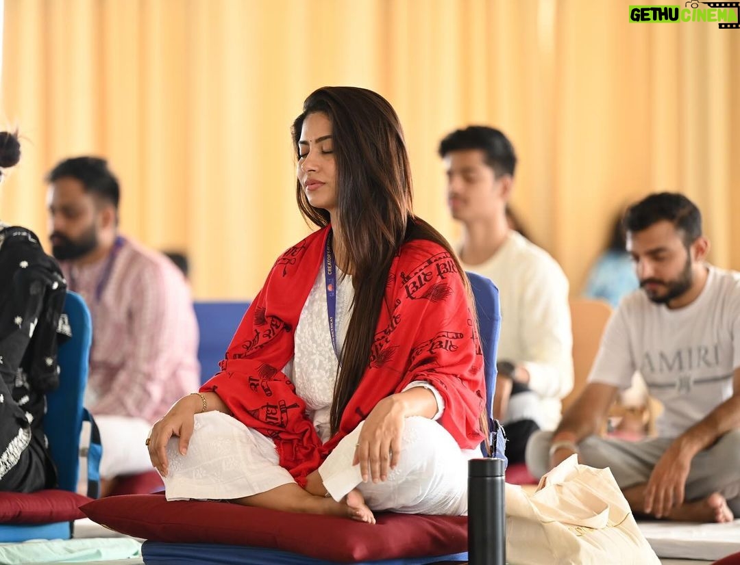 Krishna Mukherjee Instagram - Days of Joy and Happiness ♥️ Had the best time of my life in Aashram in Bengaluru @artofliving Really Grateful for this beautiful experience @srisriravishankar . There is so much to learn but the most easiest thing we keep forgetting in our life is to be “HAPPY” And These 3 days were life changing experience for me. All we have to do is MEDITATE ♥️ There were so many emotions I bottled up inside me but @artofliving helped me to release and let go of all my pain and sorrows. Thank you so much ♥️🙏🏻 Forever Grateful 😃