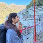 Krishna Mukherjee Instagram - Jai Mata Di 🙏🏻♥️ I have been planning to visit Maa for years but twice it got canceled after booking the tickets 😄 Many times I did not have anyone to go with me and the last time literally a day before I fell sick 😅 Now I realise Maa wanted me to come with chikki @navigators_life_ ♥️ and i vividly remember last time when I went, I prayed for a baby for my sister and then within a year Rudraksh was born🙏🏻 I also remember asking Maa for a life partner who will love me unconditionally and Maa answered my prayers 🙏🏻🙏🏻 I am so grateful and thankful for everything you have given me ♥️ Main jo bhi Hu Aapki Wajha se Hu 🙏🏻 Zor Se bolo Jai Mata Di🙏🏻 Blessings For Everyone ♥️ Vaishnodevi, Katra