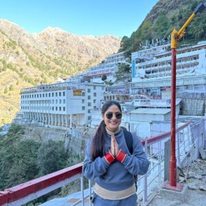 Krishna Mukherjee Instagram - Jai Mata Di 🙏🏻♥️

I have been planning to visit Maa for years but twice it got canceled after booking the tickets 😄 Many times I did not have anyone to go with me and the last time literally a day before I fell sick 😅 
Now I realise Maa wanted me to come with chikki @navigators_life_ ♥️ and i vividly remember last time when I went, I prayed for a baby for my sister and then within a year Rudraksh was born🙏🏻 I also remember asking Maa for a life partner who will love me unconditionally and Maa answered my prayers 🙏🏻🙏🏻 I am so grateful and thankful for everything you have given me ♥️ Main jo bhi Hu Aapki Wajha se Hu 🙏🏻 Zor Se bolo Jai Mata Di🙏🏻 Blessings For Everyone ♥️