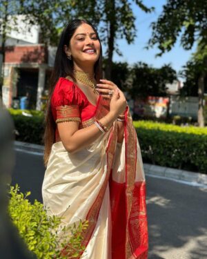 Krishna Mukherjee Instagram - Shubho Bijoya priti o Shubheccha 🙏🏻🥰
Happy Dussehra to everyone 🫶🏻#duggadugga