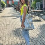 Kriti Kharbanda Instagram - My kinda travel! Always with a big bag coz I carry my home with me, lifting my spirits with bright Colors and the most amazing friends who take the best pictures of me! ♥️♥️ #traveldiaries #birthdayweek #kktravels #whatsinmybag