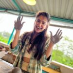 Kriti Kharbanda Instagram - Mazaa aaya, toh share kar rahi hoon! Aap log bhi try karo gay? Pakka promise aapko bhi mazaa aayega! Stress release ka sabse faadu tareeka hai yeh! World mental health day hai aaj- so sharing with you a little something that puts a smile on my face :) How do u deal with mental health issues? Apna tareeka share karo, kya patha, jo comments pad raha hai unke kaam aa jaye :) 😍😍 . . #pottery #traveldiaries #worldmentalhealthday #stressrelief