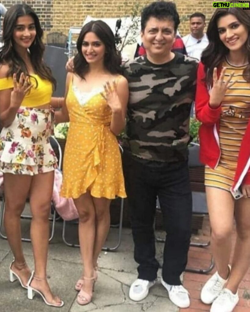 Kriti Kharbanda Instagram - #4yearsofhousefull4 ♥ A journey like no other! An experience like no other! An opportunity like no other! Big big thank u to the entire team for making me a part of a film I’ve followed since the very beginning. From being a fan of the franchise to actually starring in one, this has been one hell of a ride. ♥♥♥
