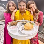 Kriti Sanon Instagram - Diwali dump! 💥❤️😍🪔 Lights, colours, flowers, punjabi food and lots of love & warmth! ❤️