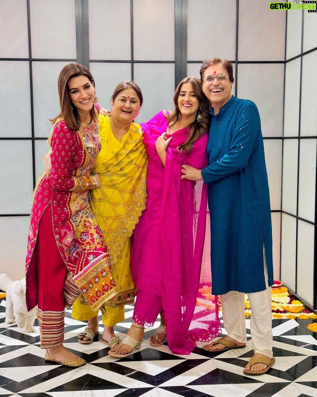 Kriti Sanon Instagram - Clearly we weren’t coordinated!! 🤣 Here’s to a colourful year ahead! ❤️🩷💛💙 Happy Diwali from the Sanon parivaar!! 💥🪔