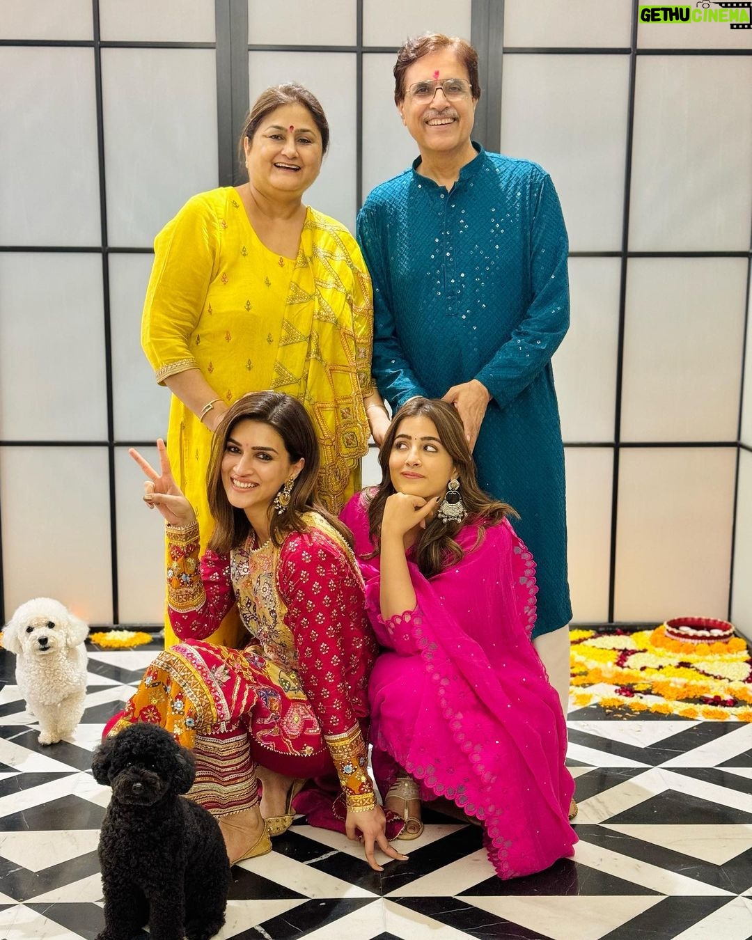 Kriti Sanon Instagram - Clearly we weren’t coordinated!! 🤣 Here’s to a colourful year ahead! ❤️🩷💛💙 Happy Diwali from the Sanon parivaar!! 💥🪔