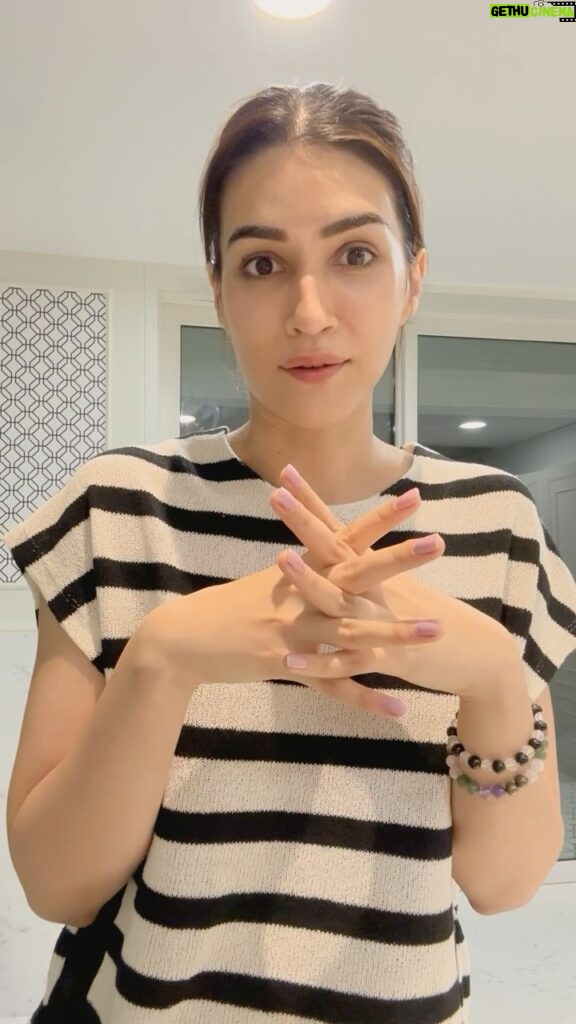 Kriti Sanon Instagram - #KuriousK is curious to know what you guys want! 🤪 Do tell me in the comments 👇what kind of skin care products you want us to #Hyphen ! I’ll be reading all your comments- promise! ☺ CCO & Founder @letshyphen Signing off 😘😘 (the video got cut before a signing off kiss 💋)