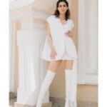 Kriti Sanon Instagram – Been feeling WHITE since yesterday 🤪
🤍🤍🤍

@431_88 for Ganpat promotions in Delhi today ! 
HMU- @aasifahmedofficial @adrianjacobsofficial 
Styled by- @sukritigrover
Styling Team- @vanigupta.23
📸- @prakrit.rai