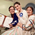 Kriti Sanon Instagram - The feeling is not easy to describe in words.. 🥹🦋 Today will be one of the most memorable days of my life! 🧿❤️🙏🏻 Missed you @nupursanon 🥹❤️ #NationalAward #BestActress #Mimi