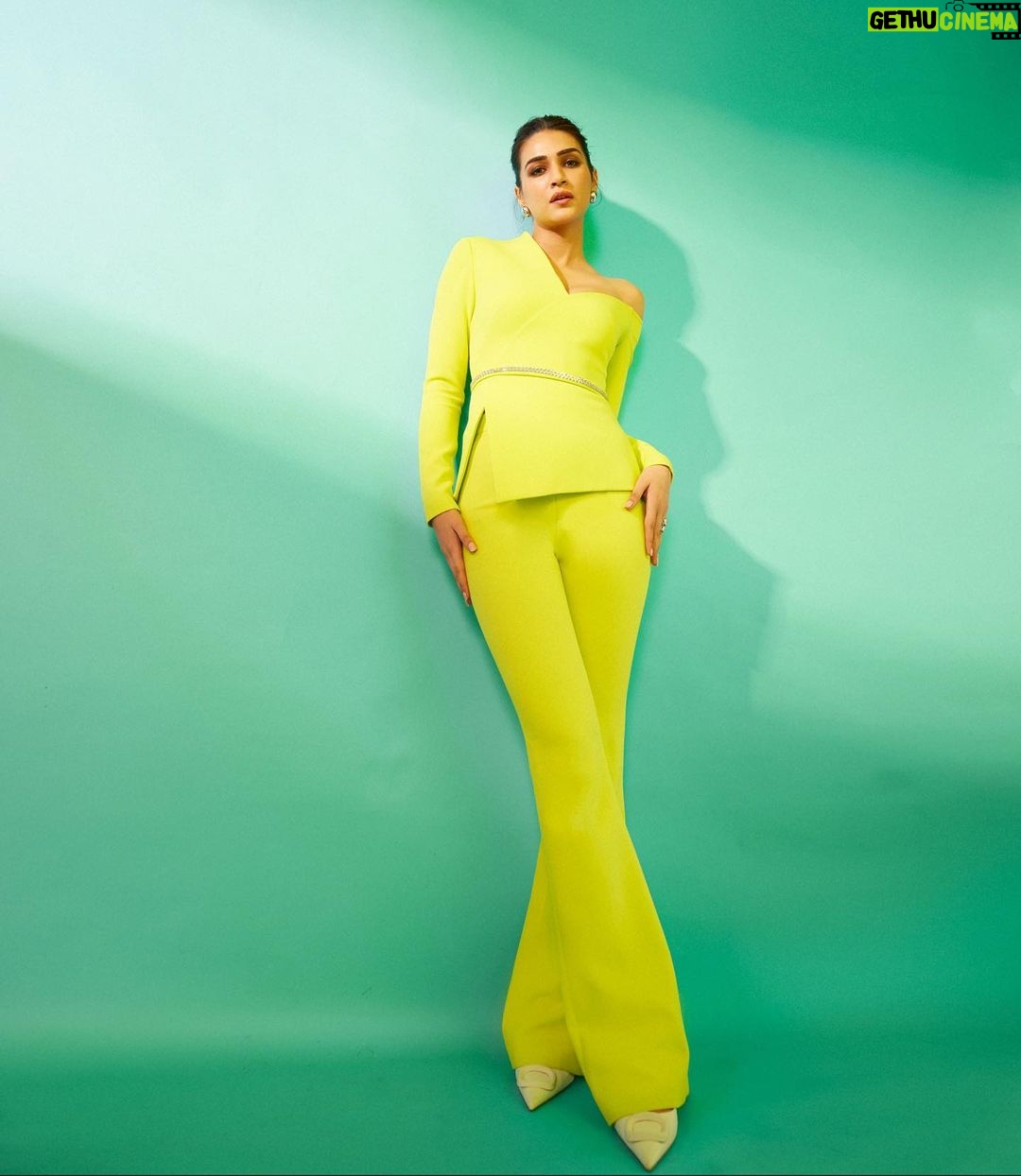 Kriti Sanon Instagram - Chartreuse? Neon Lemon? Or shall we call it the Hyphen Color now? 😉