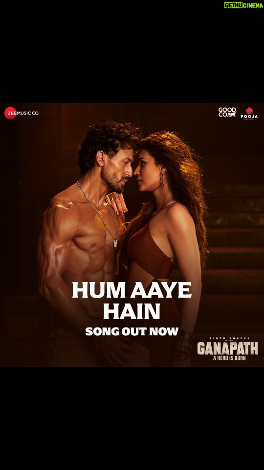 Kriti Sanon Instagram - Hum Aaye Hain is here to slay! Get ready to groove to the party number of the year! 🔥🪩🕺 #HumAayeHain song out now! @amitabhbachchan @vashubhagnani @tigerjackieshroff @jackkybhagnani #VikasBahl @deepshikhadeshmukh @pooja_ent @virajsawant #GoodCo @slglobal001 @zeemusiccompany @prakritikakar @siddharthbasrur @priyasaraiyaofficial @piyush_bhagat @shaziasamji #WhiteNoiseStudios @pvrpictures