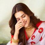 Kriti Sanon Instagram - ♥️ I’m a saree girl! ♥️