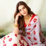 Kriti Sanon Instagram - ♥️ I’m a saree girl! ♥️